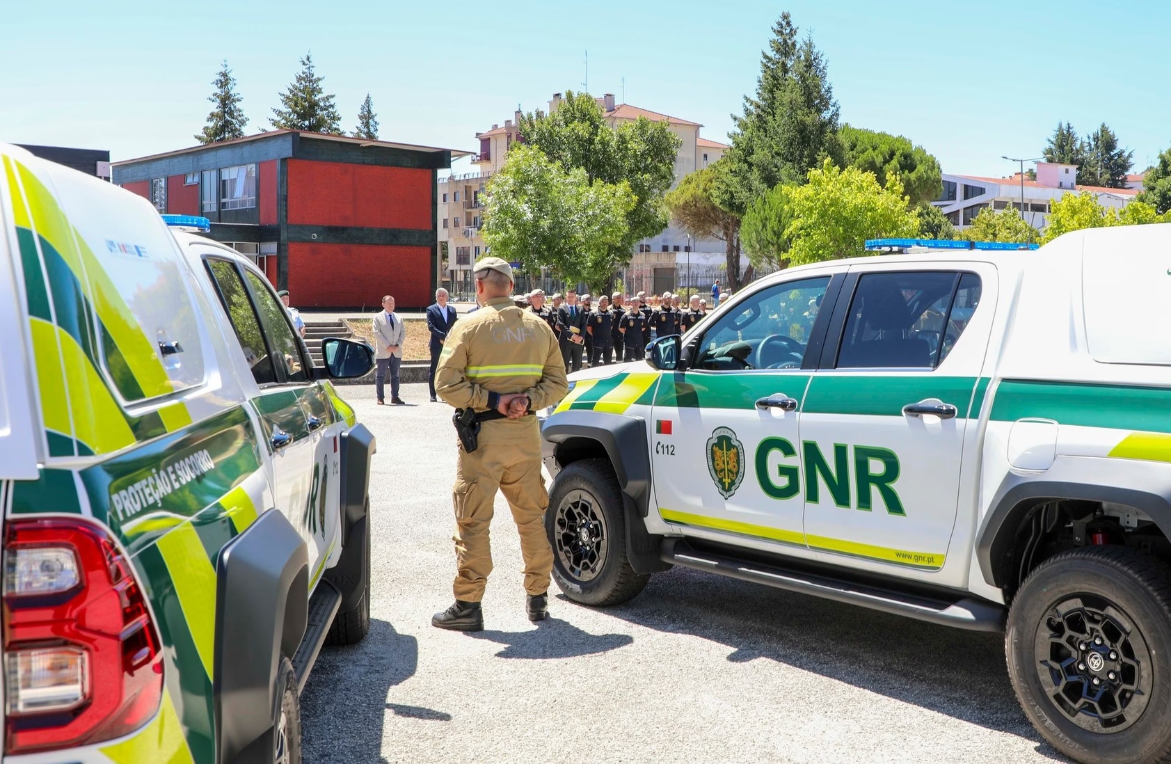 Consegna dei veicoli all'unità di protezione e soccorso d'emergenza