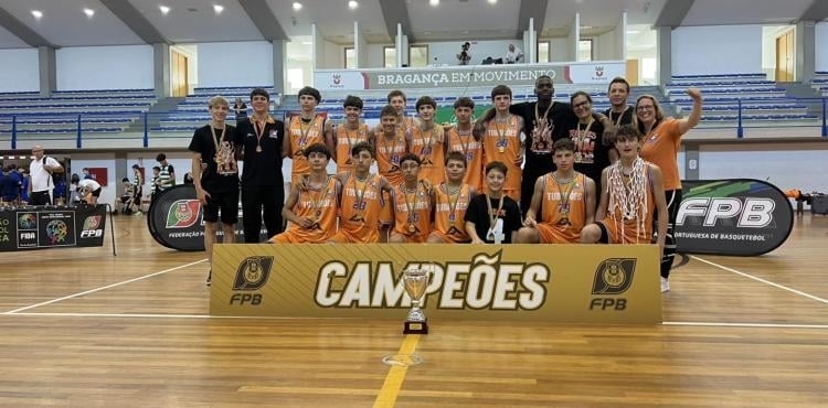 Tubarões de Quarteira sagram-se campeões nacionais de Sub-14