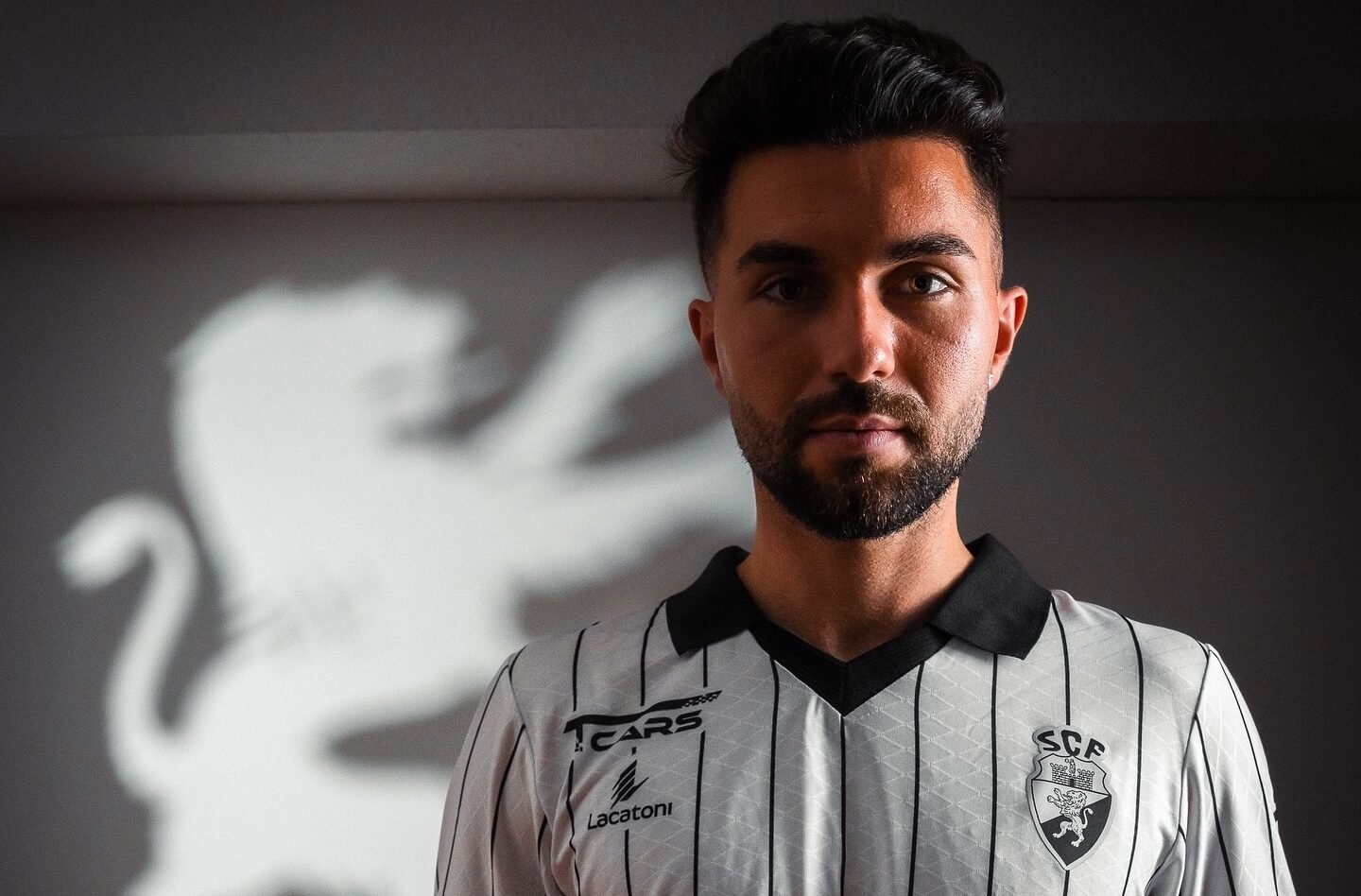 Makedonyalı uluslararası kanat oyuncusu Nikola Gjorgjev, iki sezon için Farense'ye katılıyor