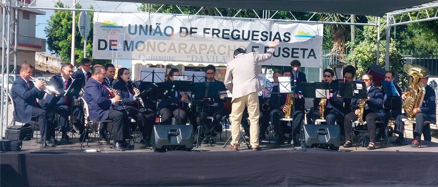 Banda Filarmónica de Moncarapacho 1 de diciembre se presenta en la Plaza de la República