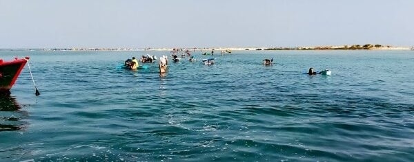 SeaWatch crew rescues two women at the Cacela Velha bar