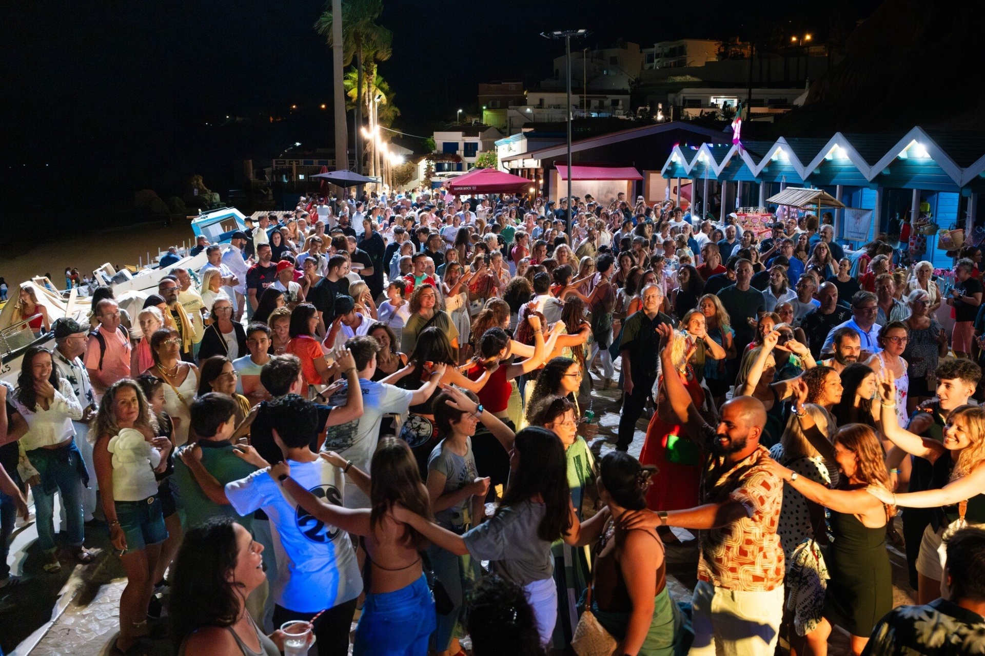 Olhos de Água Beach celebrates the end of summer with music and entertainment