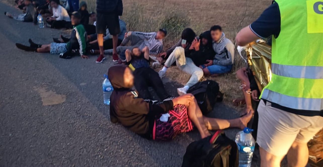Los migrantes permanecen en un centro de instalación temporal pero tendrán que regresar a su país.