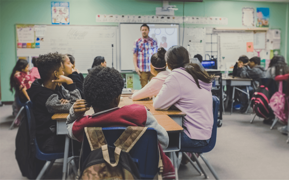 La gestión ineficiente de las escuelas públicas contribuye a la escasez de docentes