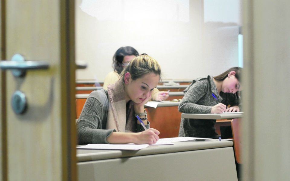 Hükümet, Eylül ayından itibaren okullarda daha az bürokrasi istiyor ve öğretmenlere meydan okuyor