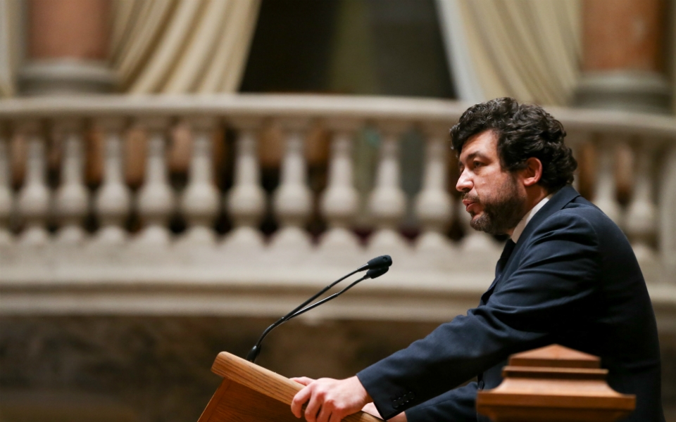 Parlementsverkiezingen: César draagt ​​Delgado Alves voor als interim-fractievoorzitter van de PS