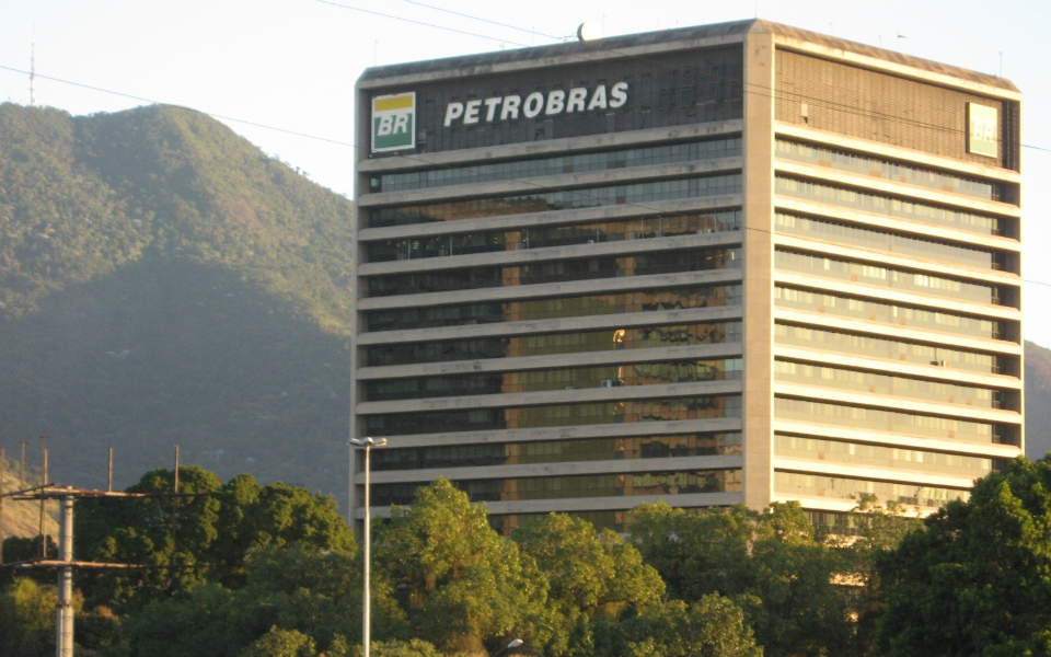 Les bénéfices de la compagnie pétrolière brésilienne Petrobras chutent de 70,6 % en 2024