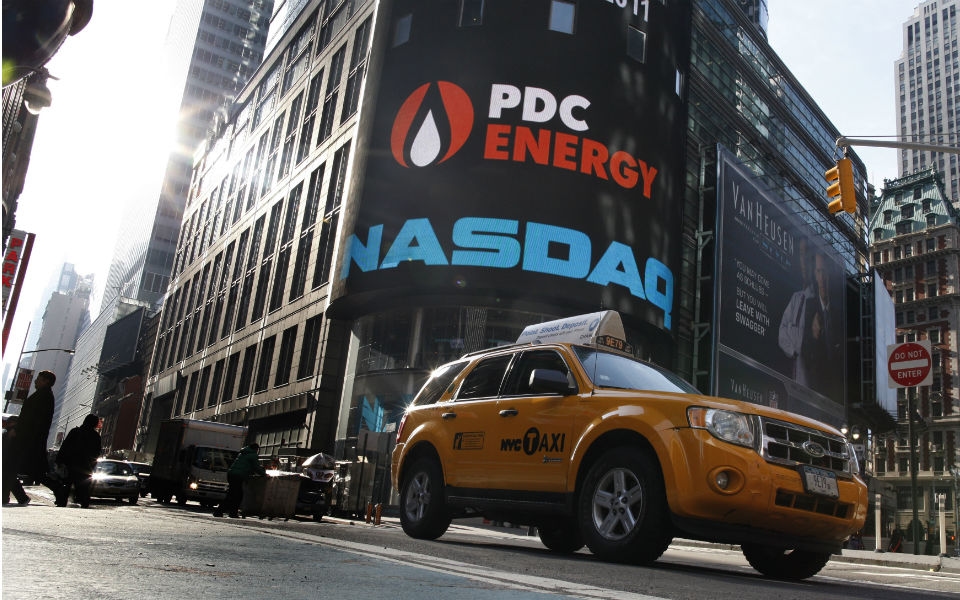 Wall Street negoceia em leve baixa no arranque da sessão
