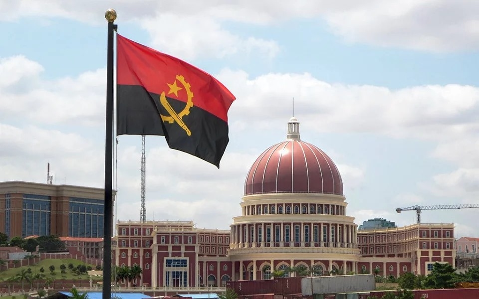 FMI quer mais austeridade em Angola contra a derrapagem orçamental desde 2021