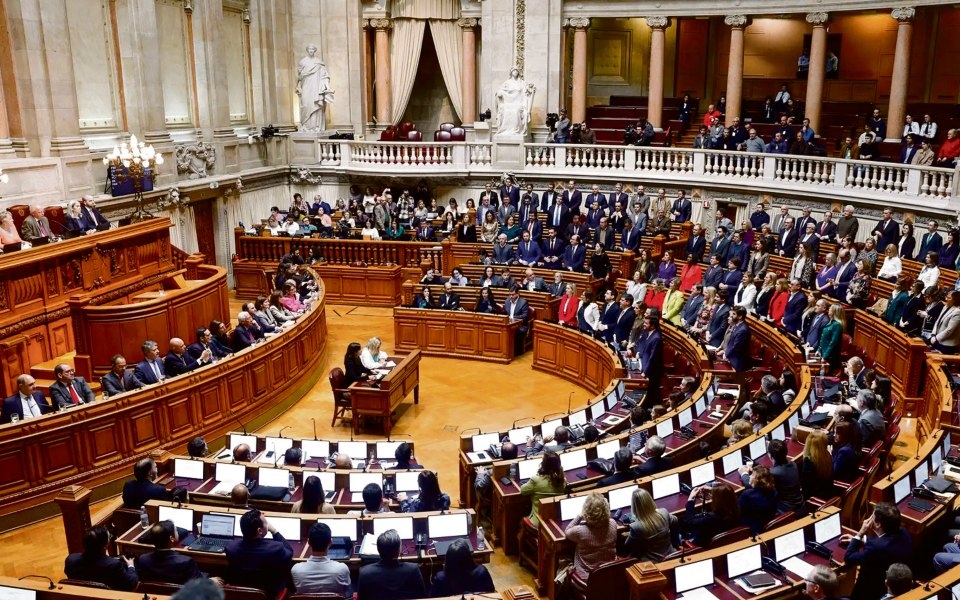 Klopt dat met meer dan tweederde van het Parlement? Constitutionalist verdedigt ‘stabiel pact’ tussen PSD en PS