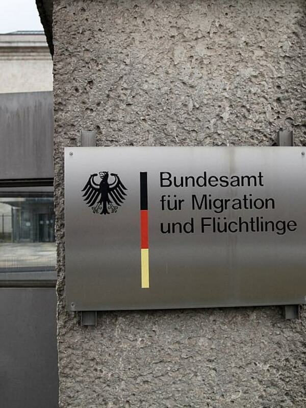 In totaal heeft het Bundesamt für Migration und Fussilien (Bamf) de afgelopen vijf jaar in 7.557 gevallen vervangende paspoortdocumenten verkregen voor buitenlanders die het land wilden verlaten.