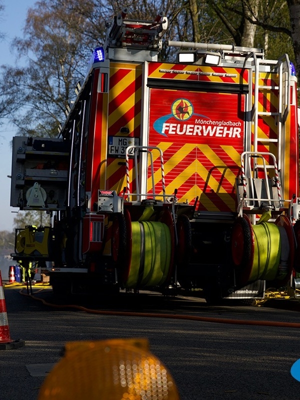 Mönchengladbach- BAB 61 direction Venlo, 17.05.2025, 17:35, - On Saturday afternoon, around 17:35, the Mönchengladbach fire department was alerted to a traffic accident on the A61 in the direction of Venlo.