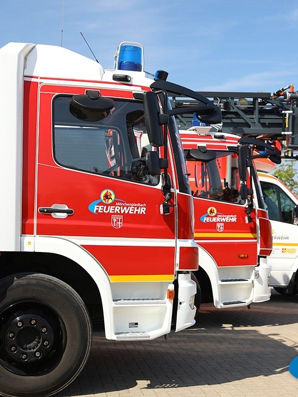 Mönchengladbach Airport, May 16, 2025, 7:52 p.m., Grunewaldstraße - On Friday, May 16, 2025, at approximately 7:52 p.m., the Mönchengladbach Fire Department was called to a fire alarm system in an industrial complex under demolition on Grunewaldstraße.