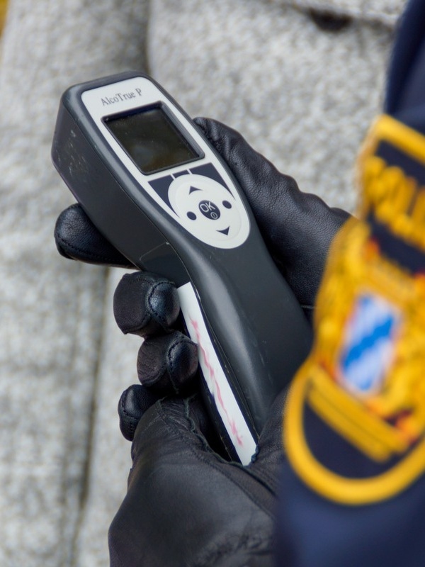 Bellheim - Lors d'un contrôle stationnaire sur la Zeiskamer Straße dimanche de 00h30 à 3h du matin, les agents ont trouvé trois conducteurs qui conduisaient sous l'influence de l'alcool.