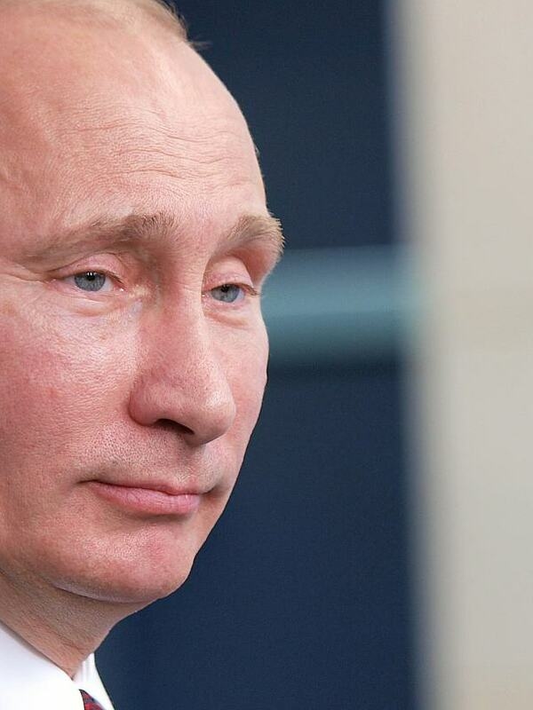 Prezydent USA Donald Trump i szef Kremla Władimir Putin planują spotkać się na Alasce w przyszły piątek, aby omówić porozumienie mające na celu zakończenie wojny na Ukrainie.