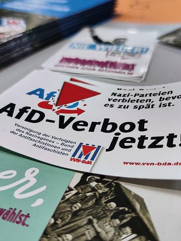 Die Grünen im Bundestag wollen einen neuen Anlauf für ein AfD-Verbotsverfahren anstoßen - dieses Mal unter Beteiligung der Länder.