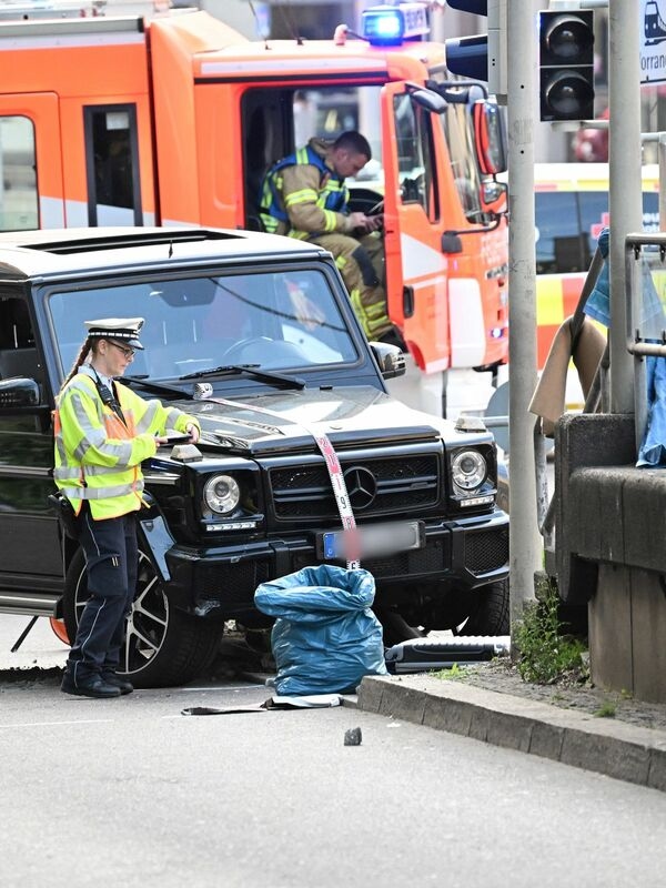 A woman died, several people were injured - at least for them there is a ray of hope after the serious car accident at a Stuttgart tram stop.