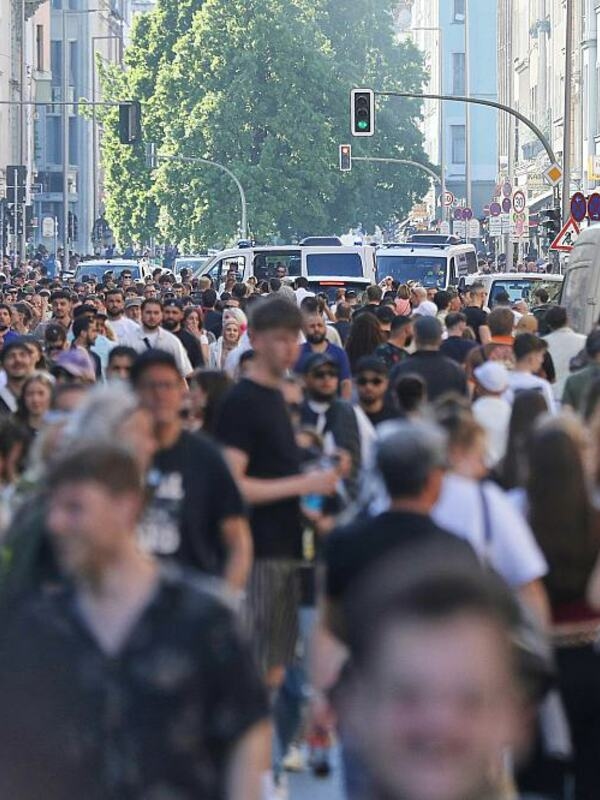 Im Jahr 2024 haben in Deutschland rund 21,2 Millionen Menschen mit Einwanderungsgeschichte gelebt.