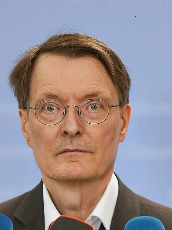 O presidente do Comitê de Pesquisa do Bundestag, Karl Lauterbach (SPD), condenou duramente os ataques do governo dos EUA à universidade de elite Harvard.