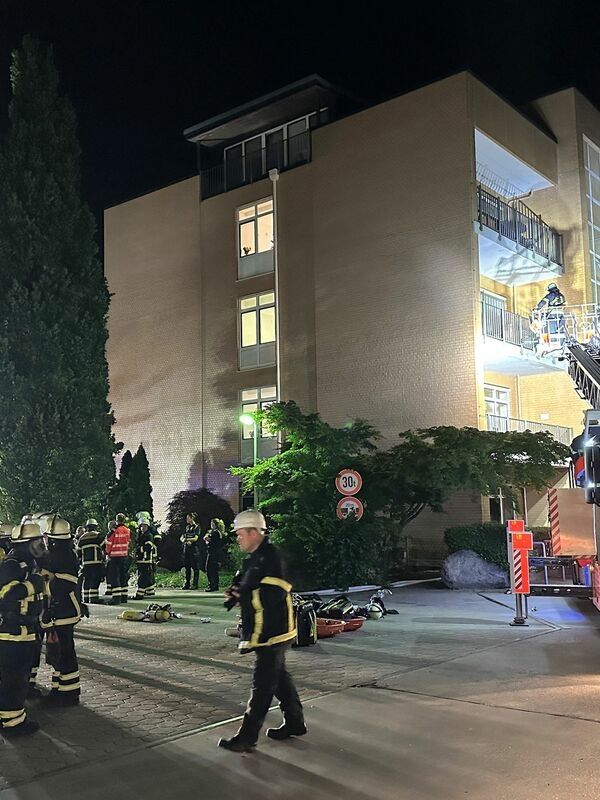 Mitten in der Nacht brennt es in einem Hamburger Krankenhaus.