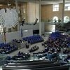 Bundestag'ın maaşları her yıl otomatik olarak ayarlanmaya devam etmeli mi, yoksa bu yanlış bir yaklaşım mı? Parlamento bu soruya bu perşembe günü karar verecek.