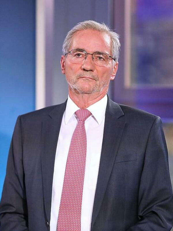 Criticism of former SPD chairman Matthias Platzeck's trips to Moscow is growing louder, even within his own ranks.