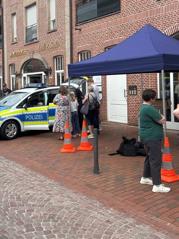 Haselünne – Tegoroczna Mila Niebieskiego Światła odbyła się w centrum Haselünne w sobotę w godzinach 10:00-16:00. Organizatorem wydarzenia był Haselünner Stadtmarketing eV. Wydarzenie przyciągnęło wielu gości i zapewniło mnóstwo atrakcji...