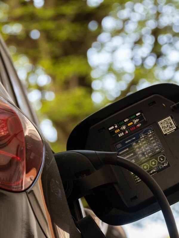 Tot nu toe worden de meeste elektrische auto's in Duitsland aangeschaft door bedrijven. Particuliere autobezitters zijn daarentegen veel terughoudender.