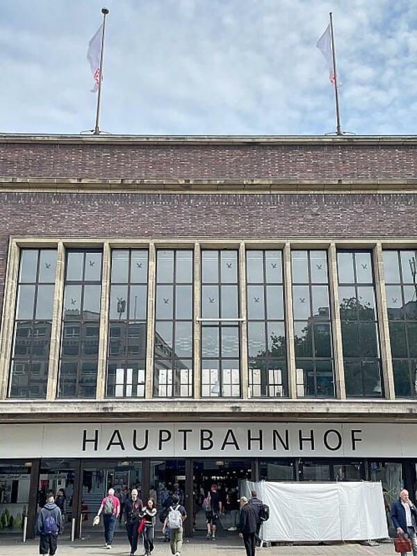Deutsche Bahn heeft de schade aan de lijn tussen Duisburg en Düsseldorf hersteld.