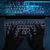 Om misdaden op te lossen, mogen rechercheurs gecodeerde berichten lezen en mobiele telefoons doorzoeken.