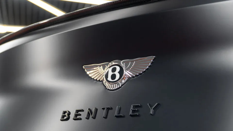 Bentley updates plans and extends the 'life' of combustion engines.