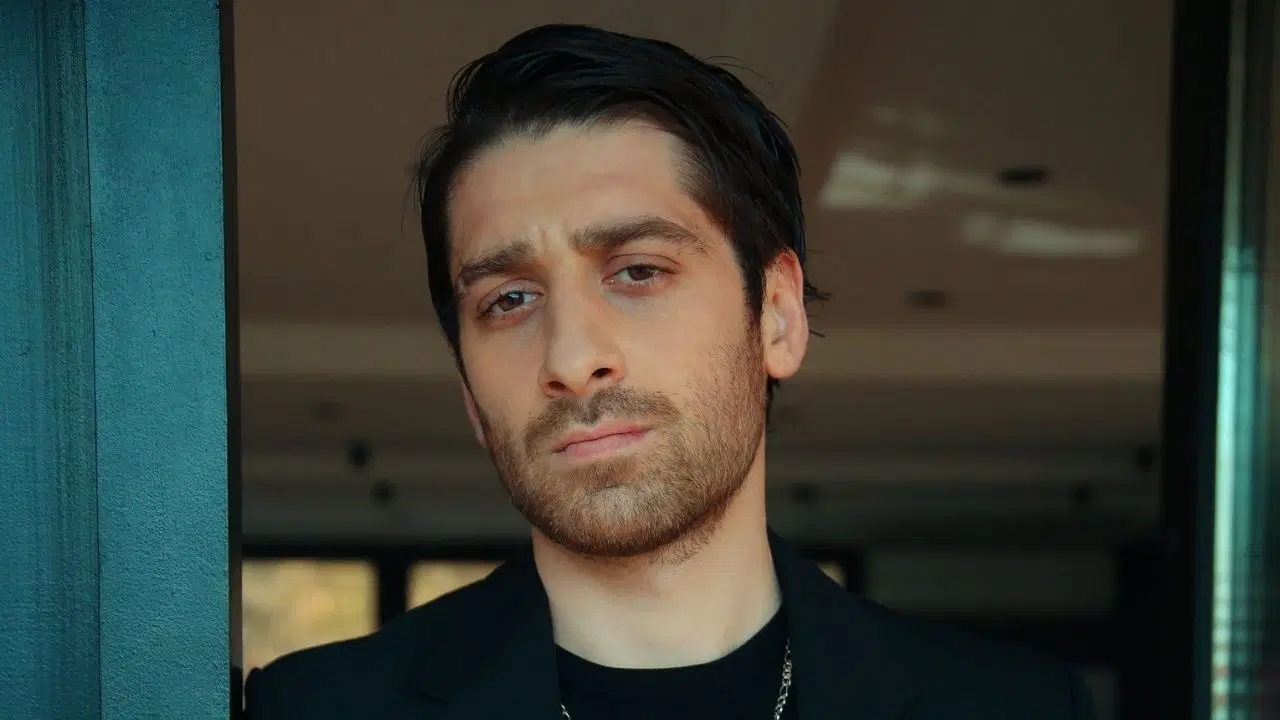 Bora Akkaş spielt Necati Akpınar: Details aus dem Film „Adile“