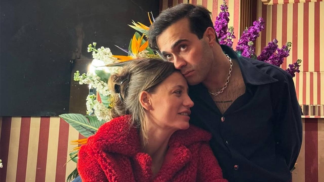 Celebración romántica del cumpleaños de Mert Demir a Serenay Sarıkaya