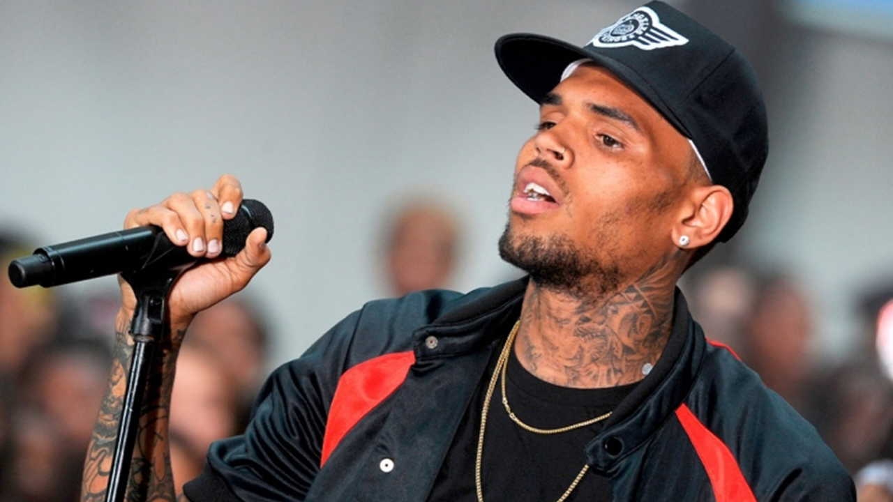 El cantante Chris Brown niega las acusaciones en su contra