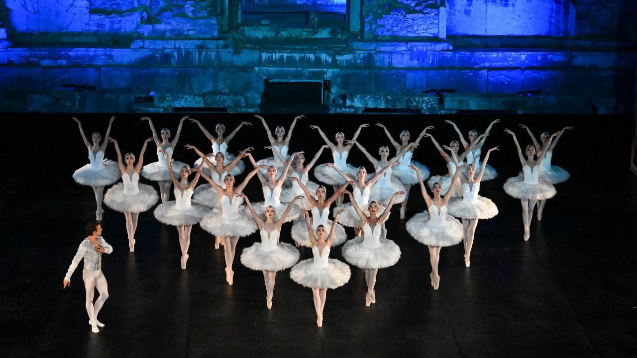 Das Efes Opern- und Ballettfestival öffnete seinen Vorhang mit dem Ballett „Schwanensee“