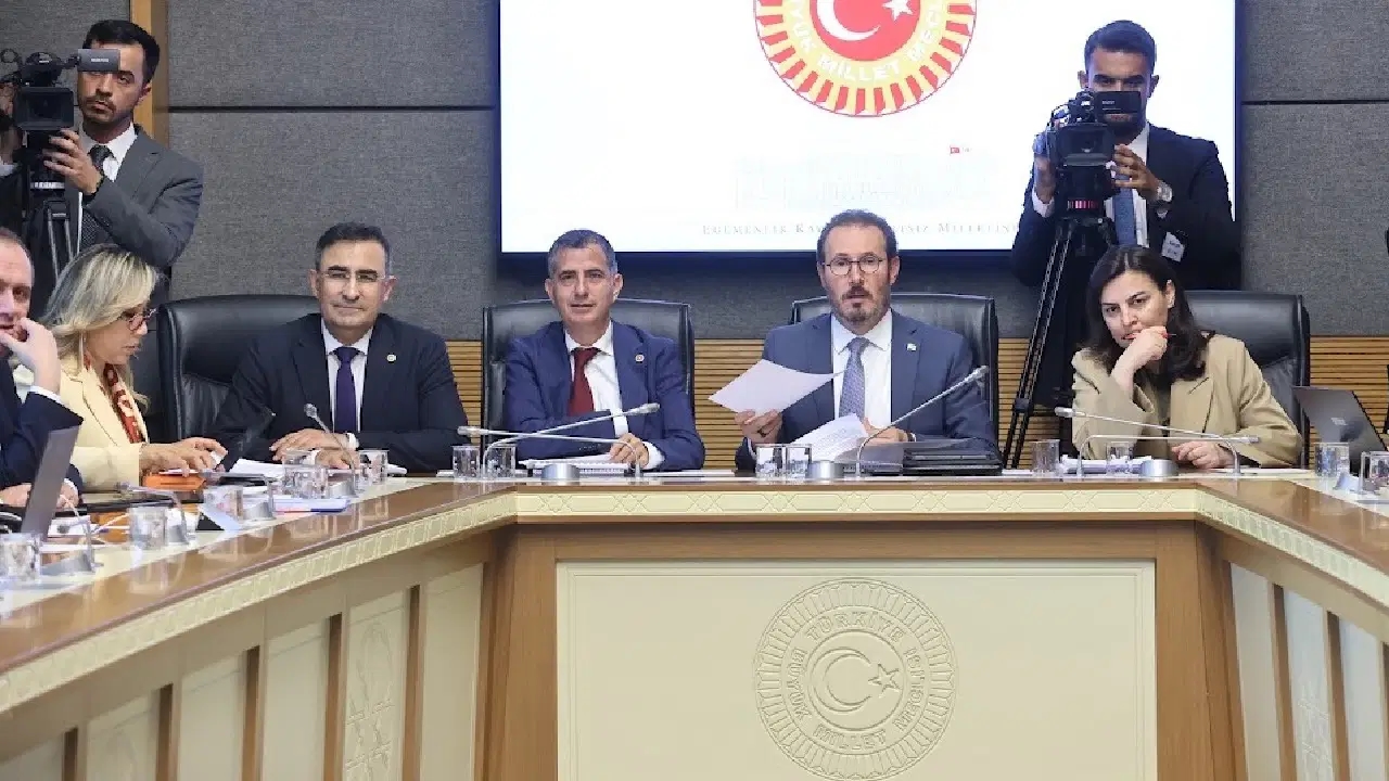 Terwijl de werkdruk voor artsen toeneemt, pochte het ministerie: 'We behandelen twee keer zoveel patiënten als de OESO'