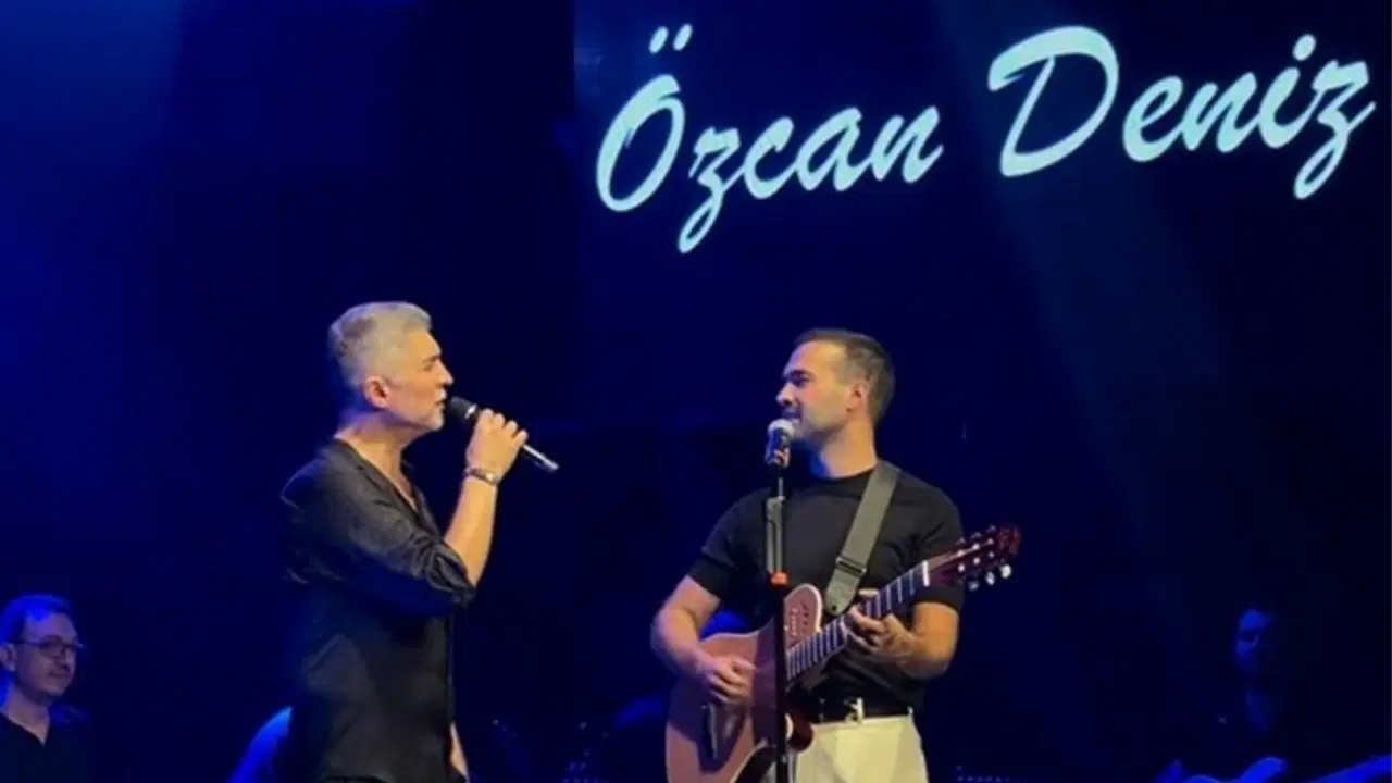 Verrassingsduet van Özcan Deniz op de feestdag: Mert Demir was te gast op het podium