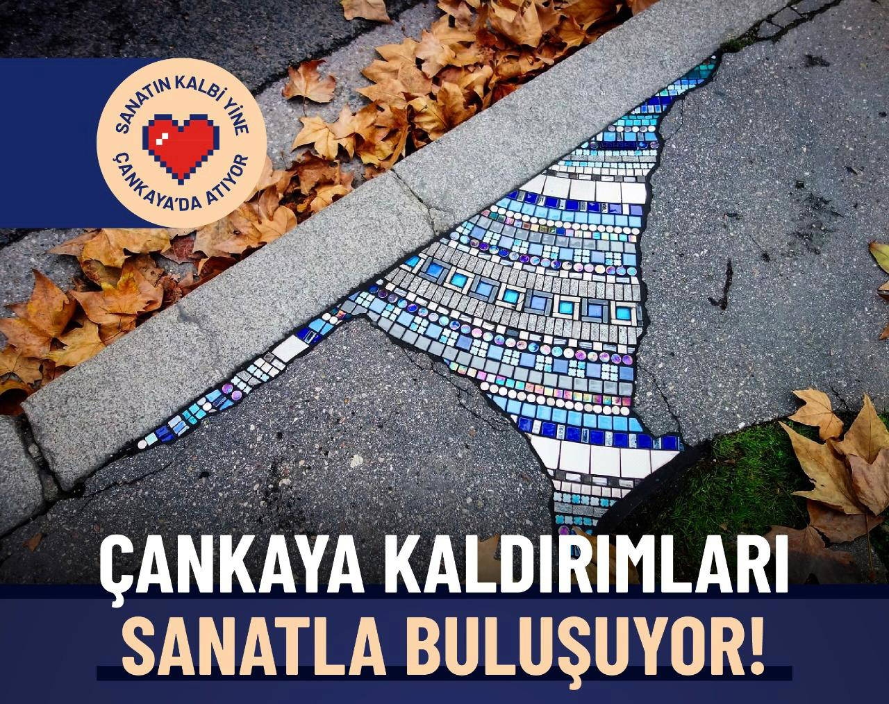 Der französische Straßenkünstler Ememem verschönert die Bürgersteige von Çankaya mit Mosaiken