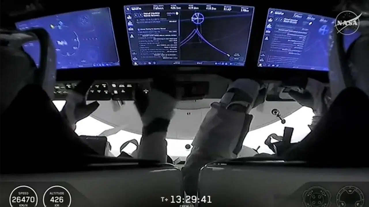 Das Crew-11-Team der NASA erreicht die Internationale Raumstation