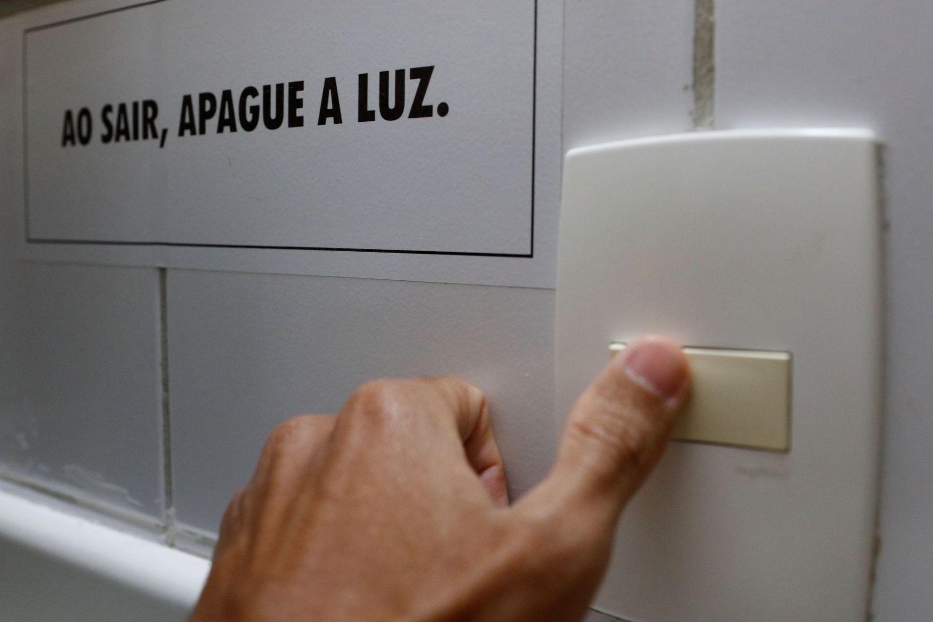 Gobierno emite Medida Provisional para evitar altas facturas de electricidad y regular el gas natural