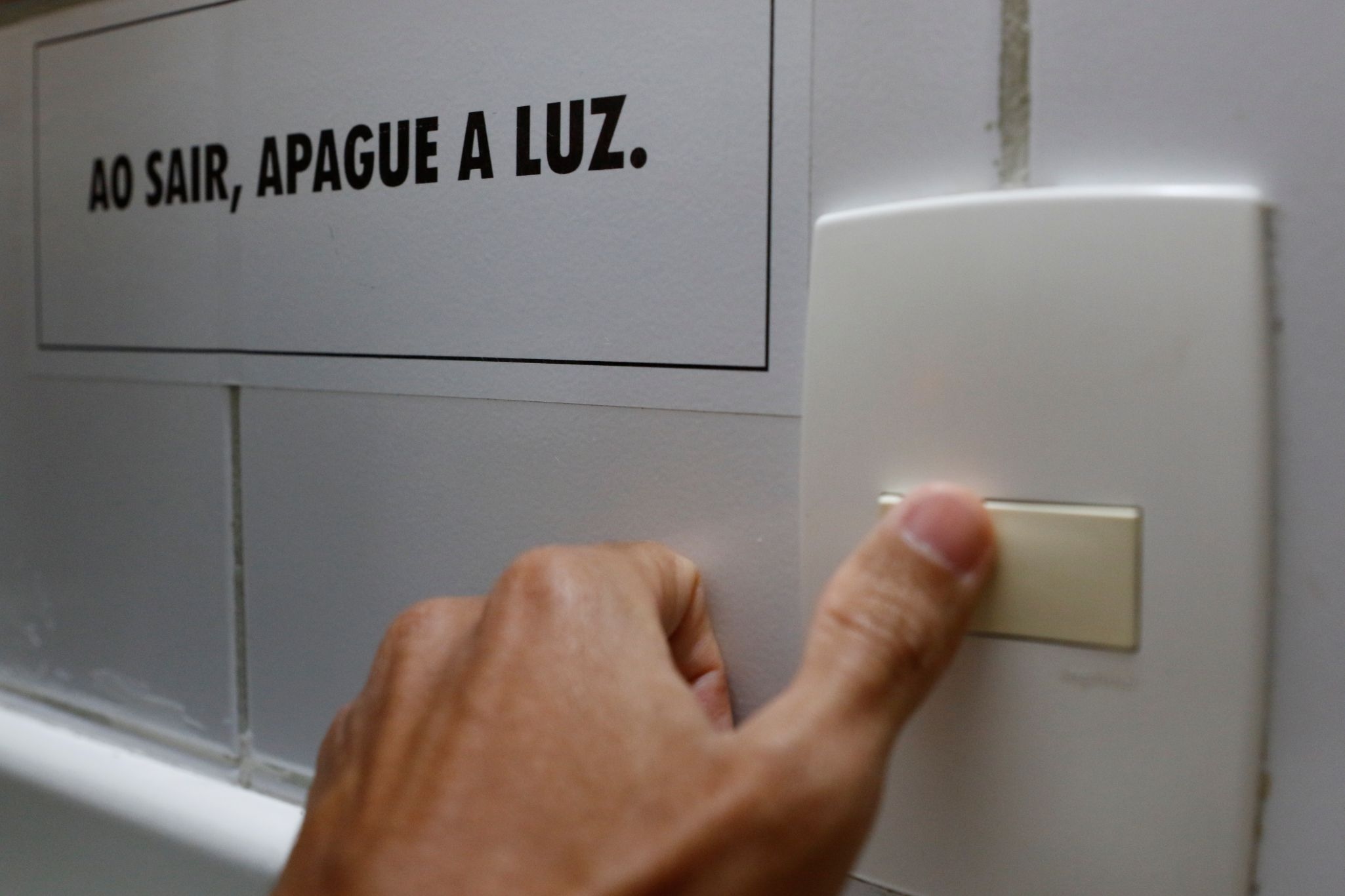 Gobierno emite Medida Provisional para evitar altas facturas de electricidad y regular el gas natural
