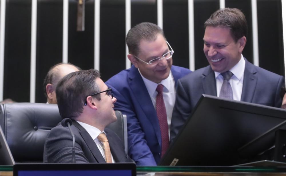 Motta maakt een gebaar naar de oppositie, maar het Hooggerechtshof kan de beslissing van de Kamer ten gunste van Ramagem en Bolsonaro blokkeren