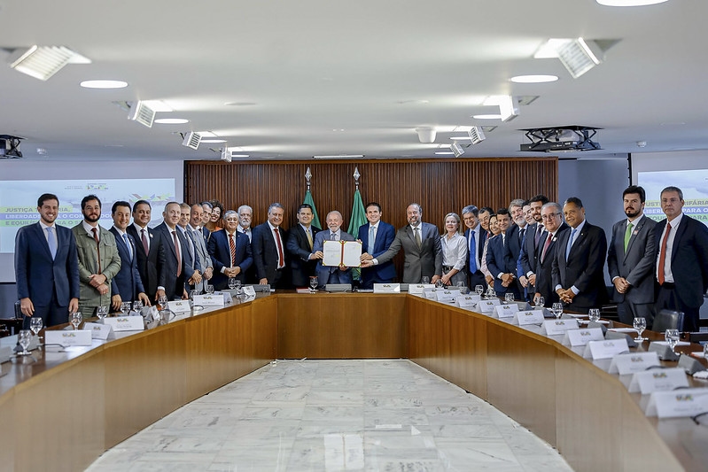 Lula firma una legge che esenta i più poveri dal pagamento delle bollette elettriche e ne scarica il costo sugli altri