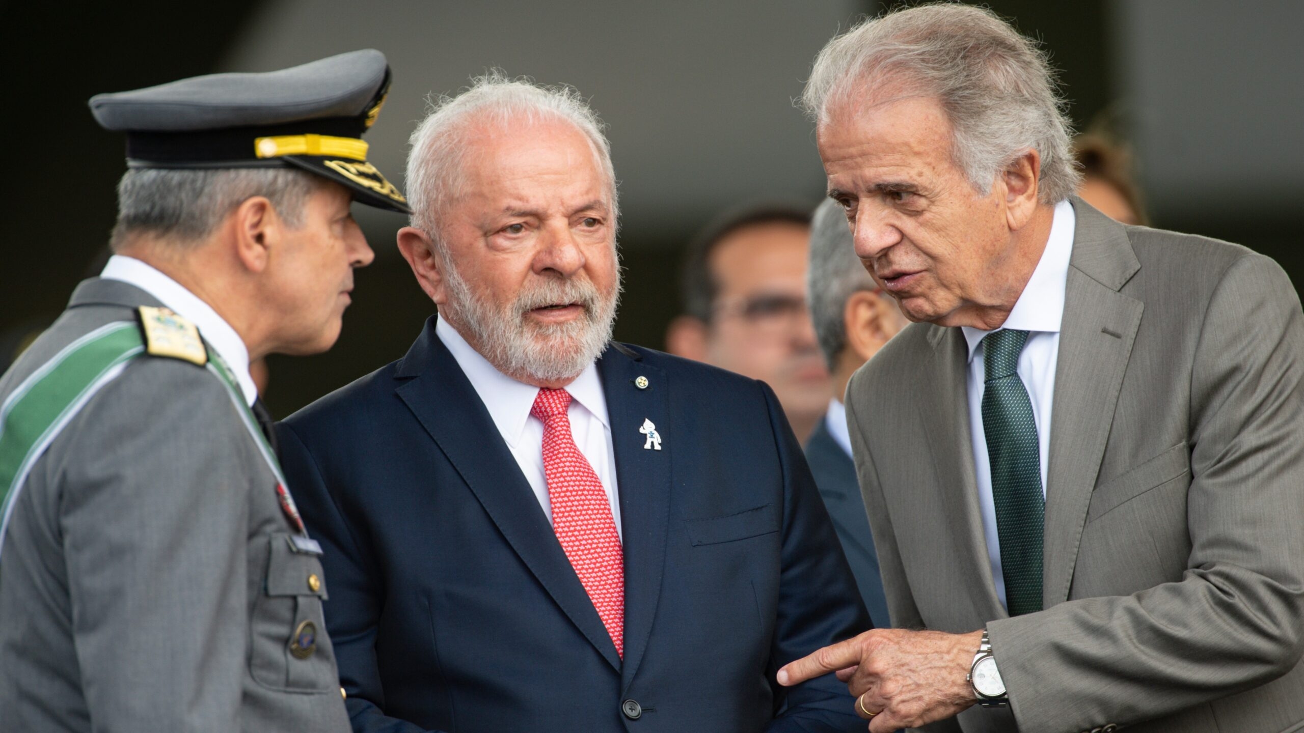 Il ministro di Lula si unisce all'opposizione per raddoppiare il bilancio delle Forze Armate