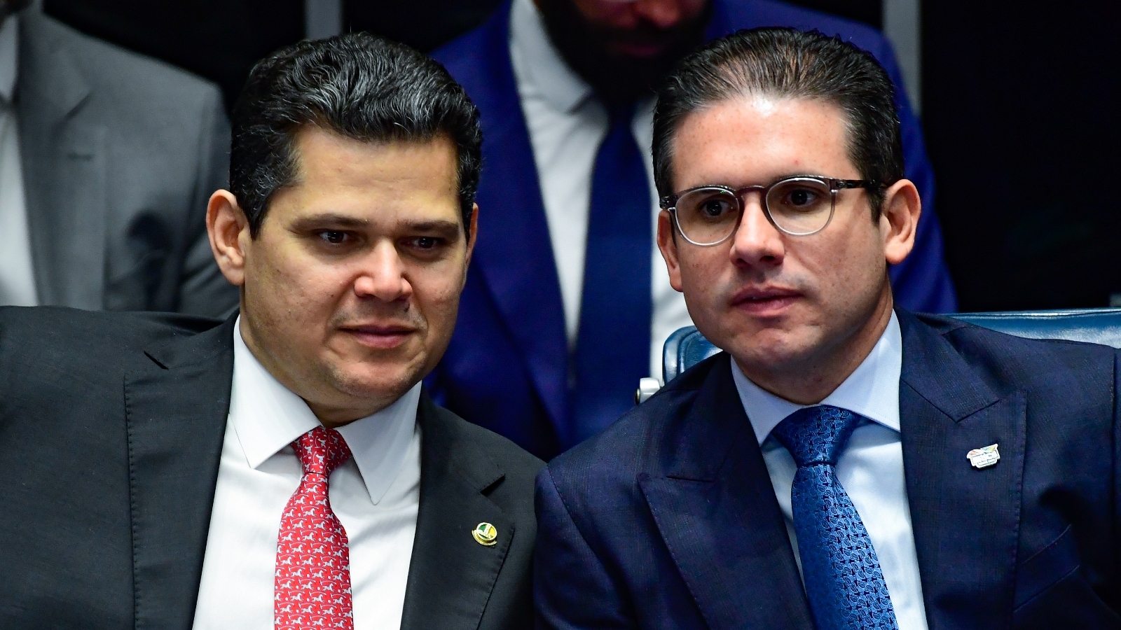 Num dia, Congresso rejeita impostos. No outro, nos manda uma fatura de R$ 200 bilhões