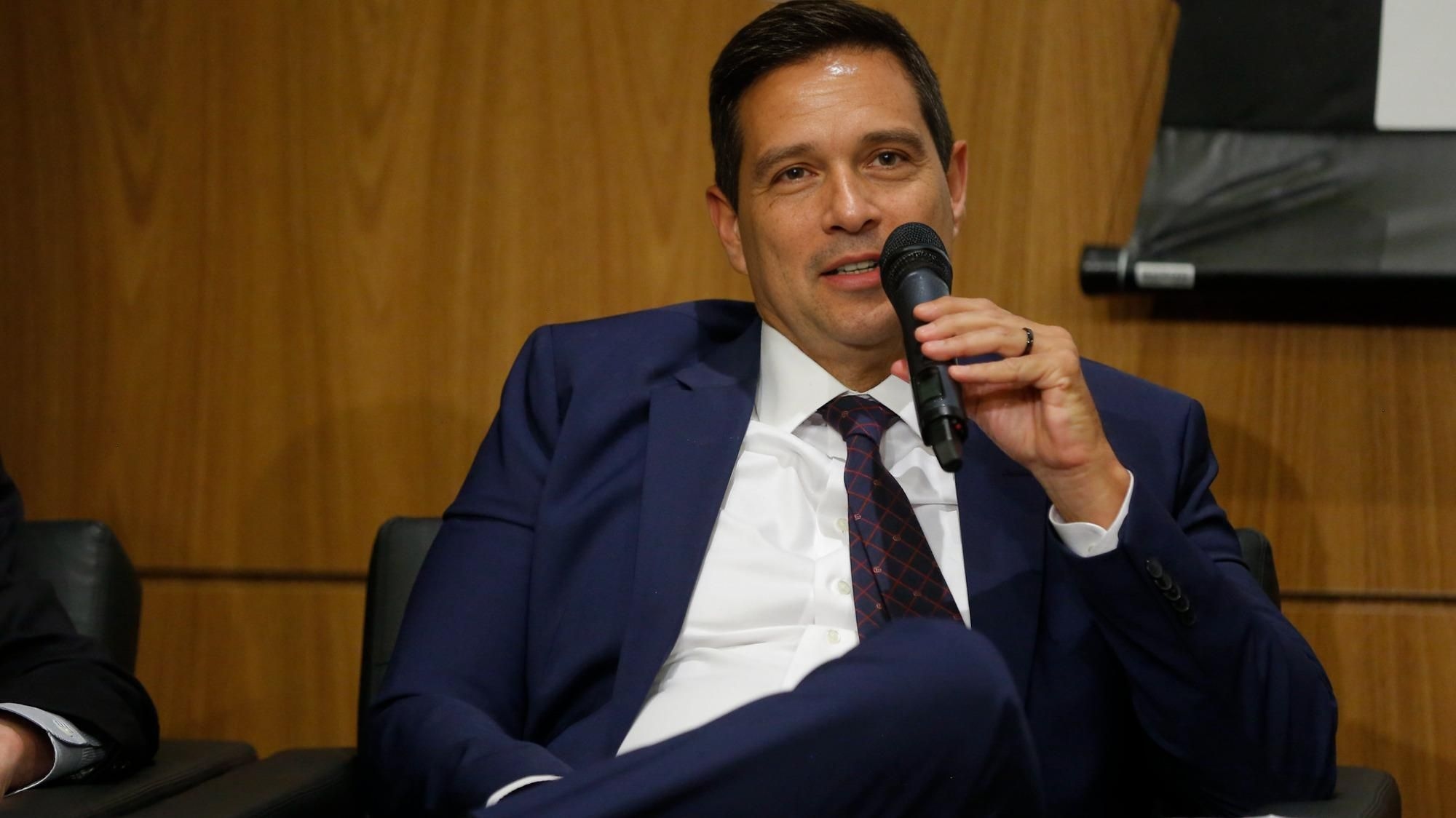 Haddad sagt, dass die Erhöhung des Selic-Zinssatzes die Schuld von Campos Neto sei, der die Zentralbank vor 6 Monaten verlassen hat