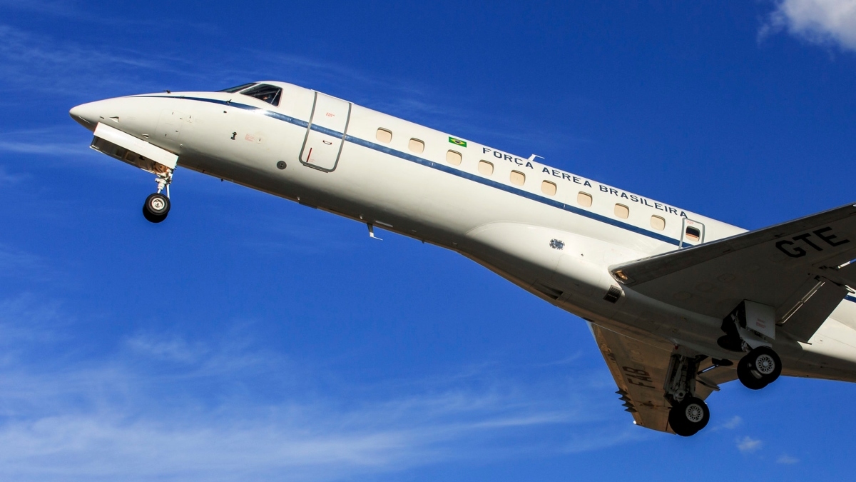 Lack of money paralyzes FAB planes and puts ministers in line at airports