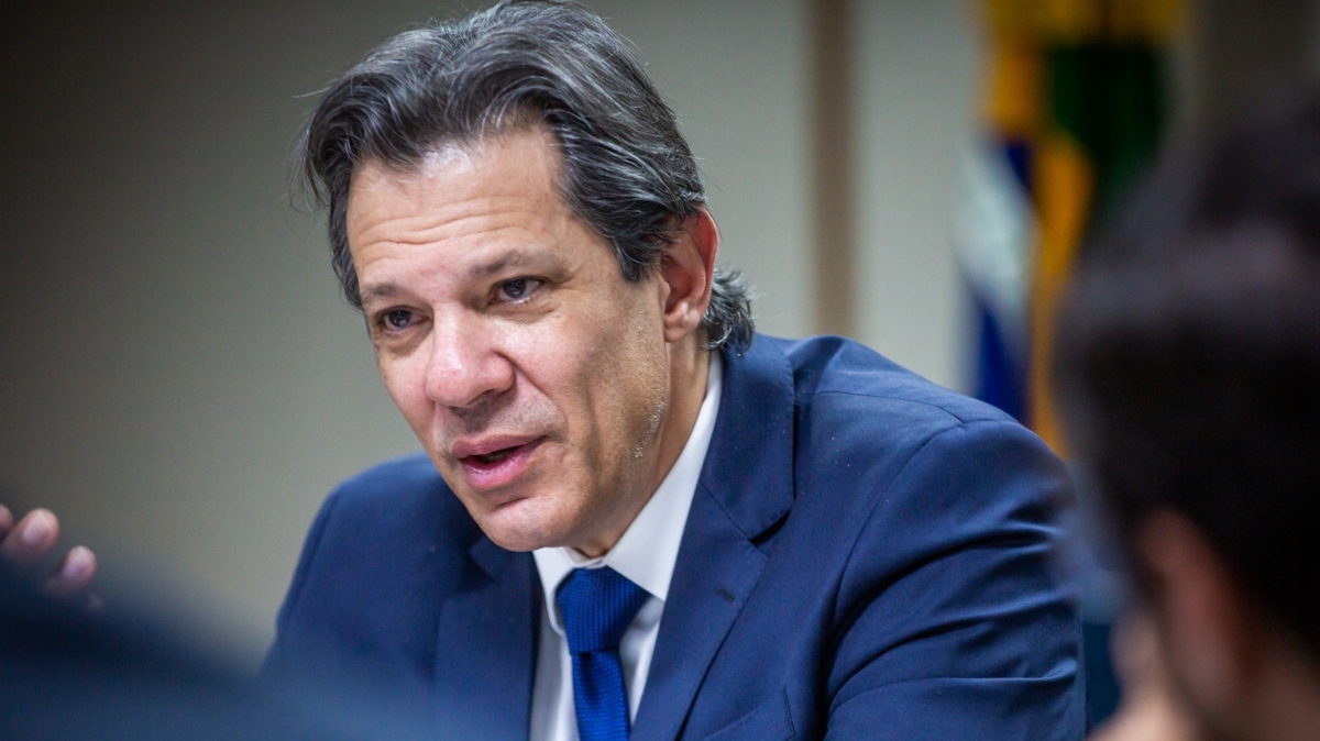Haddad afferma che Eduardo agisce per conto della famiglia Bolsonaro per cospirare contro il Brasile