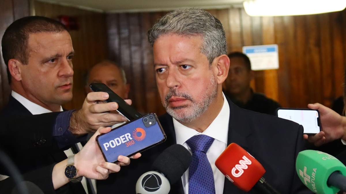 Lira mantém isenção do IR até R$ 5 mil e eleva faixa de desconto para R$ 7.350