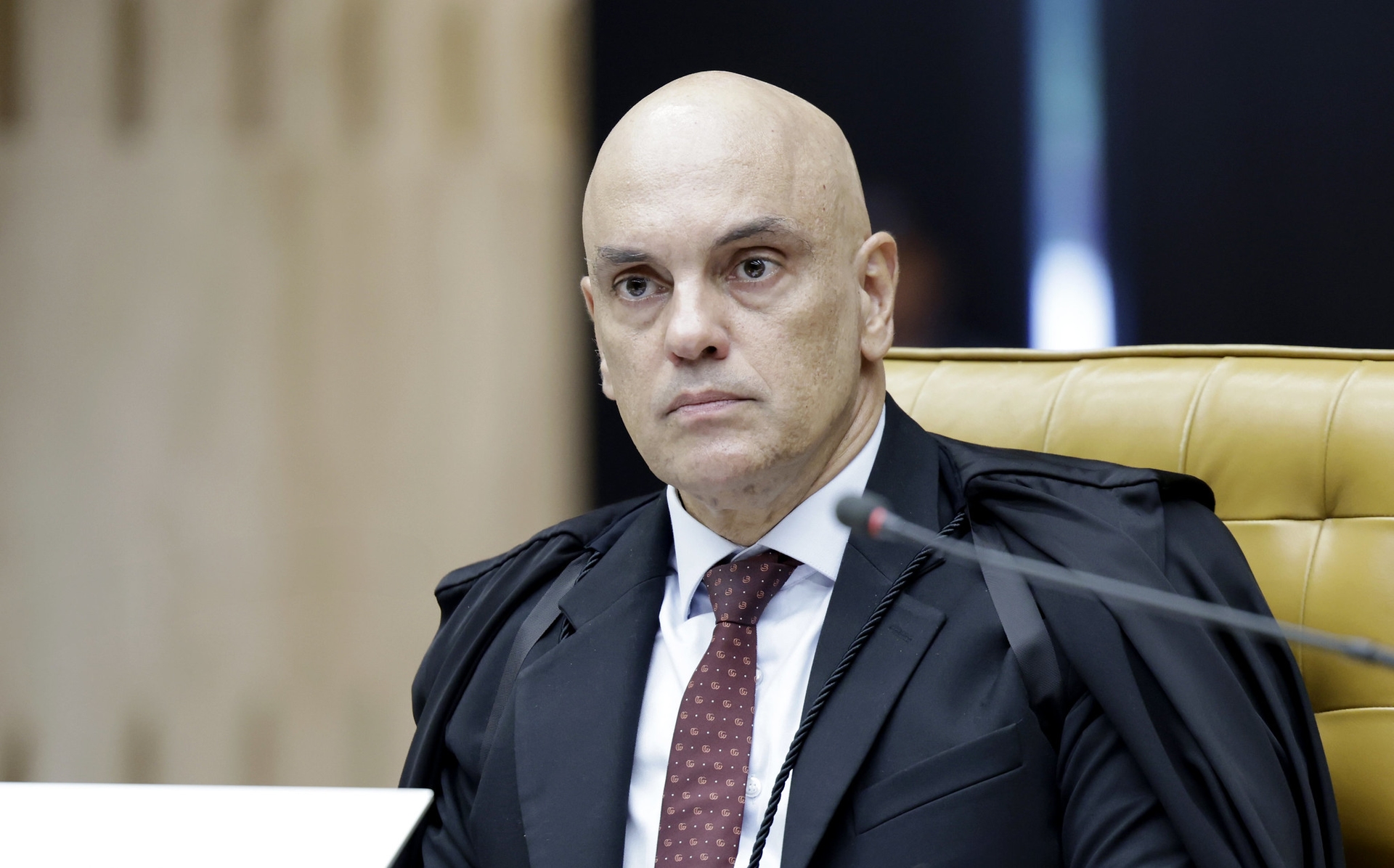 Moraes, Trump'ın gümrük vergilerini artırdığı gün dolar ticaretiyle ilgili soruşturma emri verdi